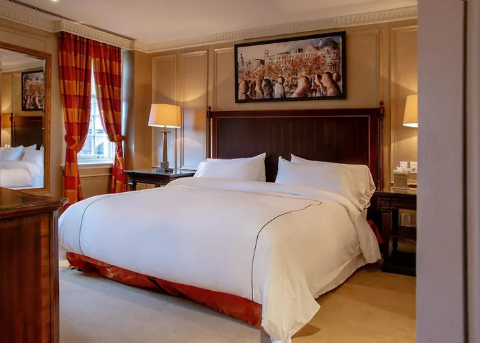 Windsor Arms Hotel